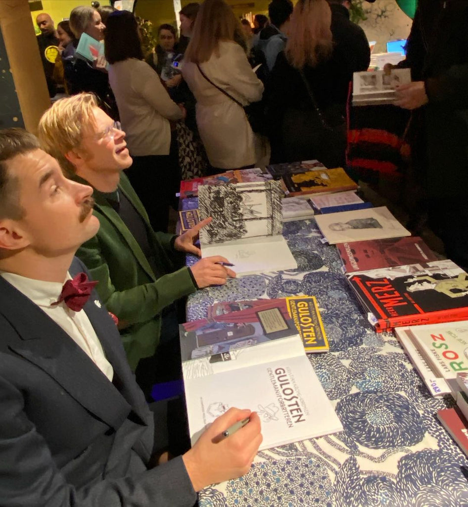Kristian Krohg-Sørensen og Lars Fiske signerer på OCX